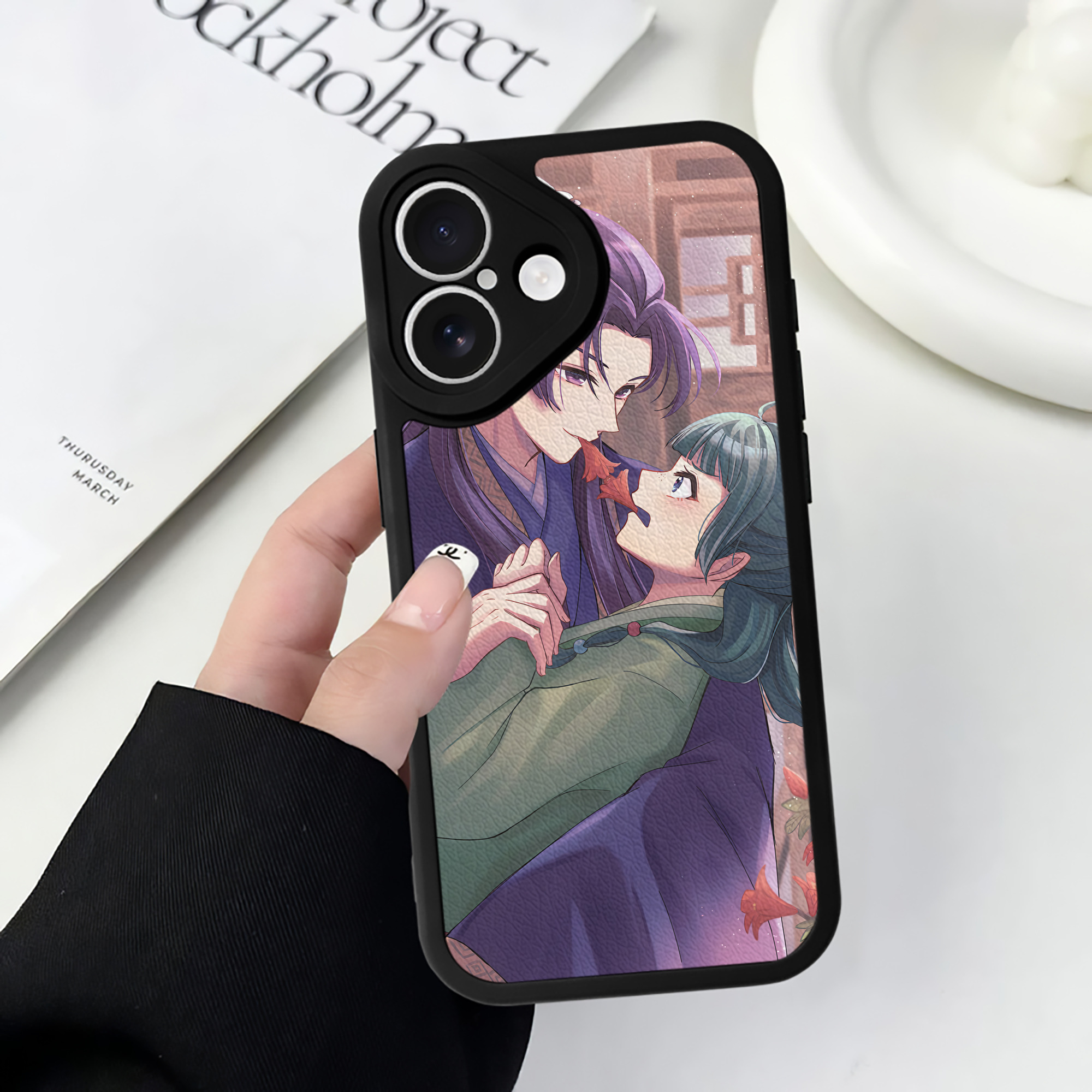 （画像用） 薬屋のひとりごと The Apothecary Diaries 【iPhone 16シリーズ対応】シリコンスマホケース（レザー調） 材質：シリコン